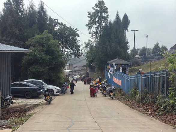 新增道路缓解接送学生时段交通压力