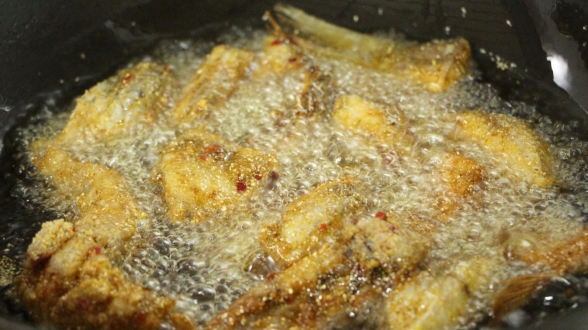 煎炸  拍摄 ：杨露